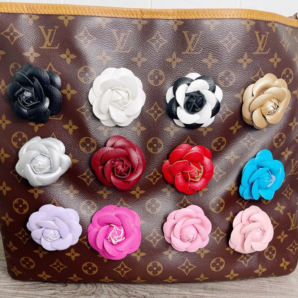 Camellia Flower Vegan Leather Magnetic Bag Charm - Picture 9 of 9